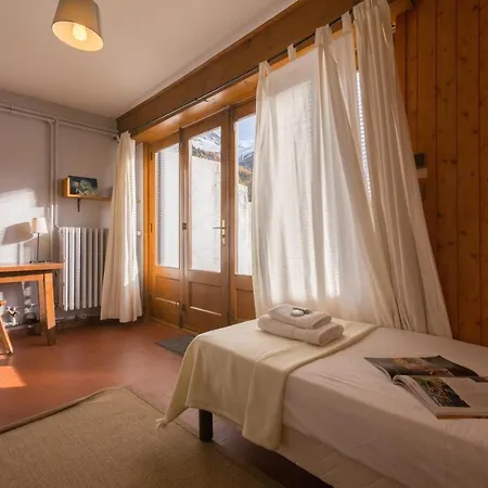 Sainte-foy-l'argentiere Chalet Sleeps 10 Chalet *